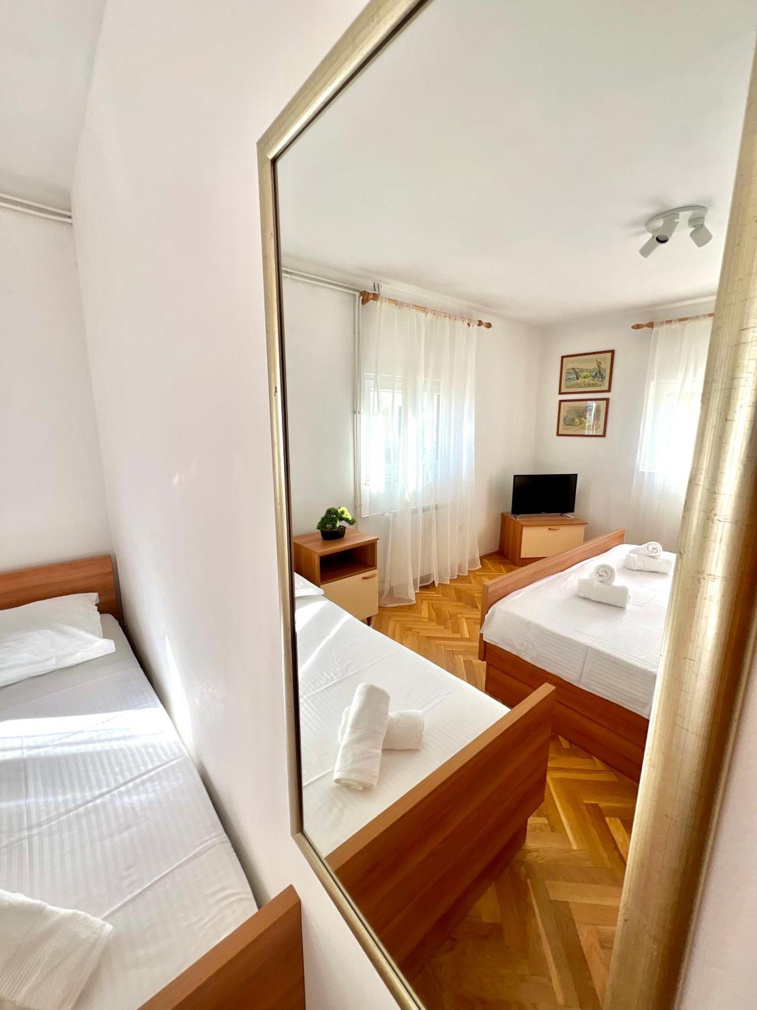 Adria 2 Apartment Slatine Bagian luar foto