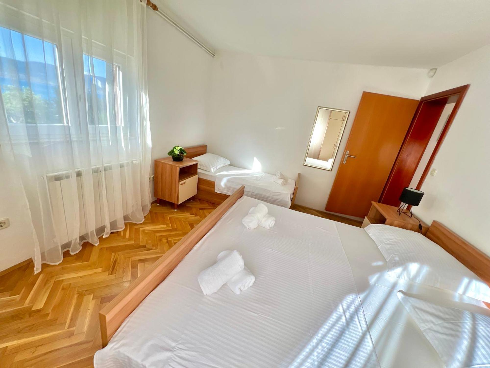Adria 2 Apartment Slatine Bagian luar foto