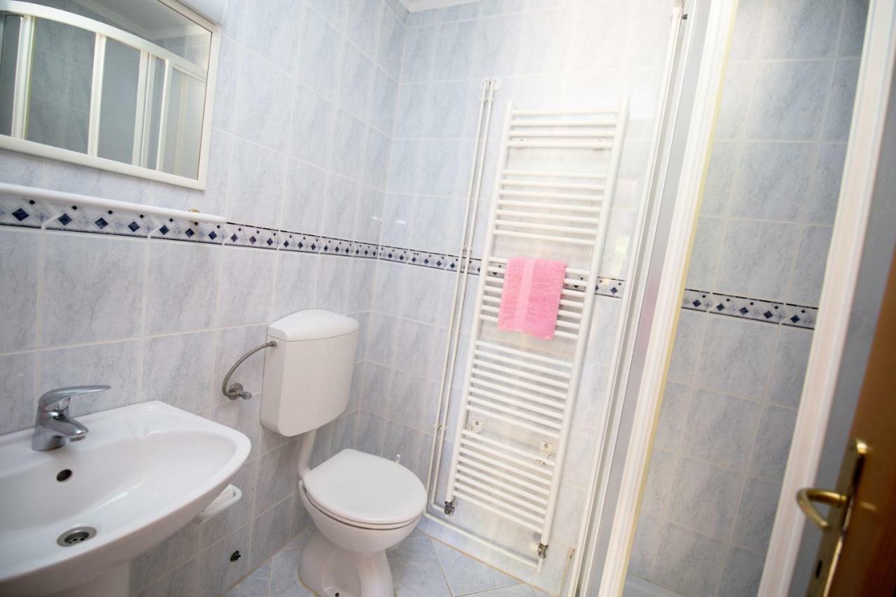 Adria 2 Apartment Slatine Bagian luar foto